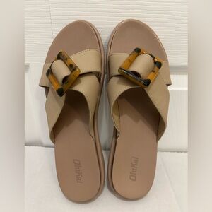 OluKai Women's Tan Slide Sandals W/ Tortoise Buckle size 9 Wet Grip Rubber Sole